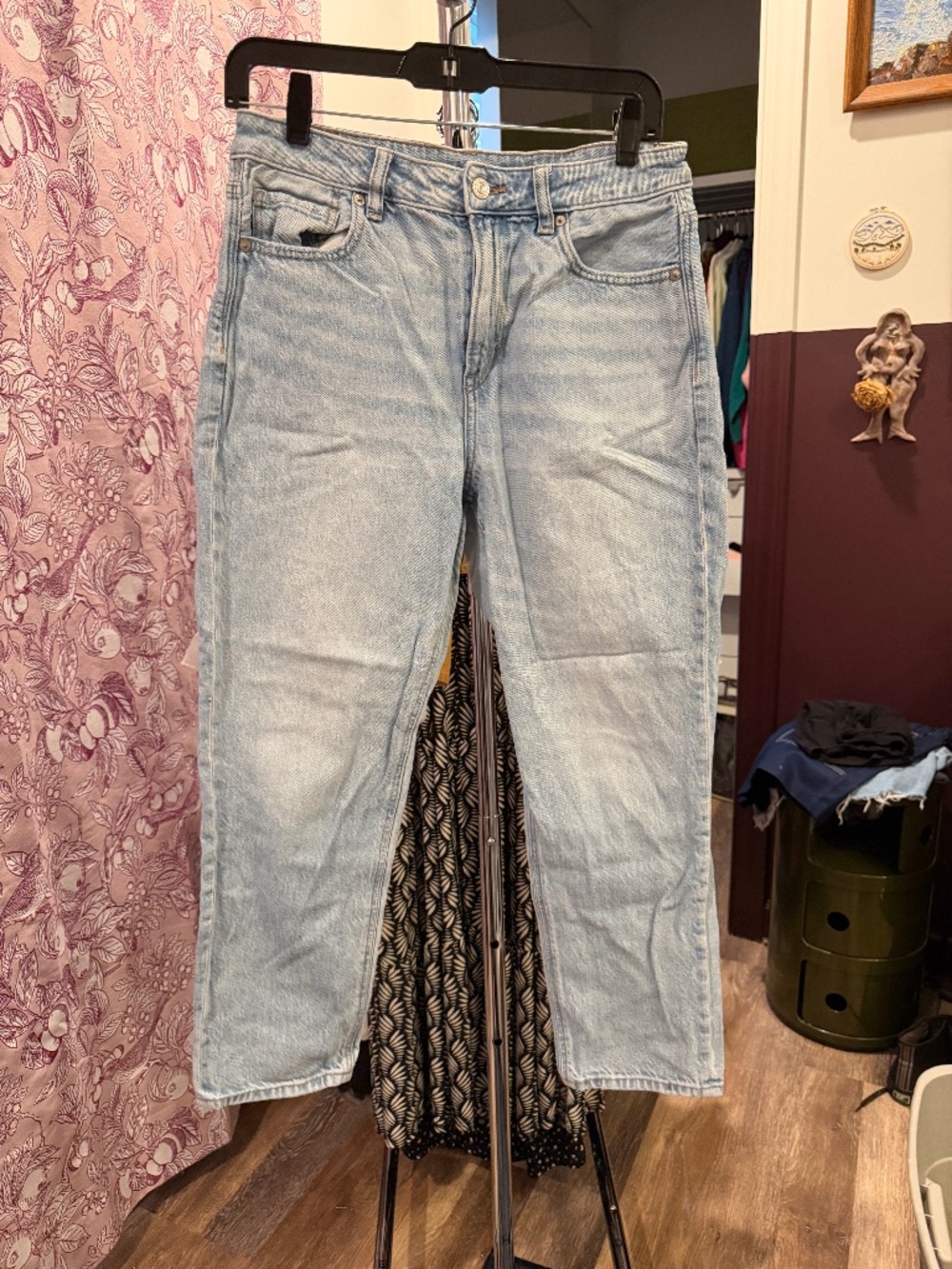 American Eagle Mom Jeans Size 8 Short